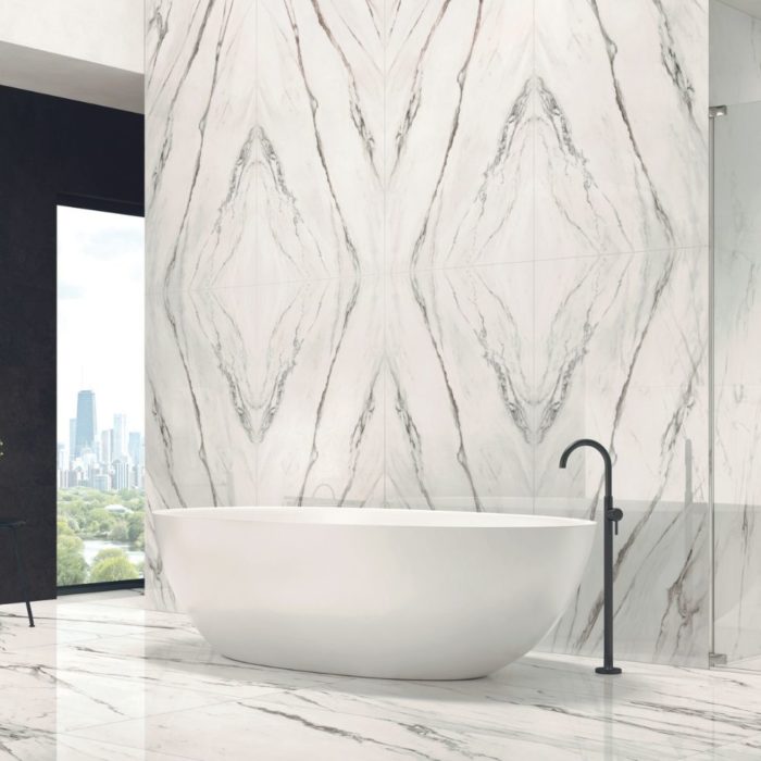 Azulejo baño imitación mármol gran formato Statuario Plus White 75.5×151