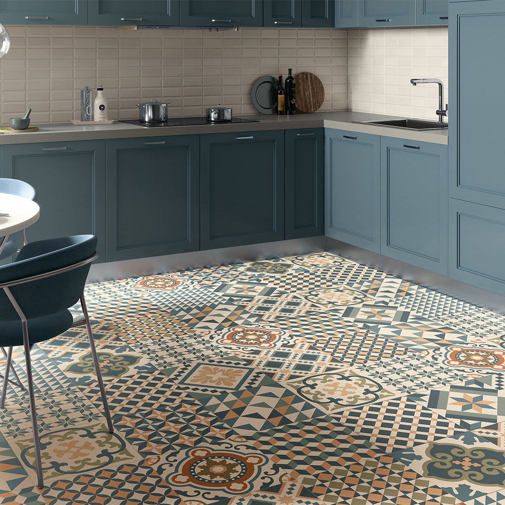 azulejos hidráulicos para suelo de cocina en tonos beige